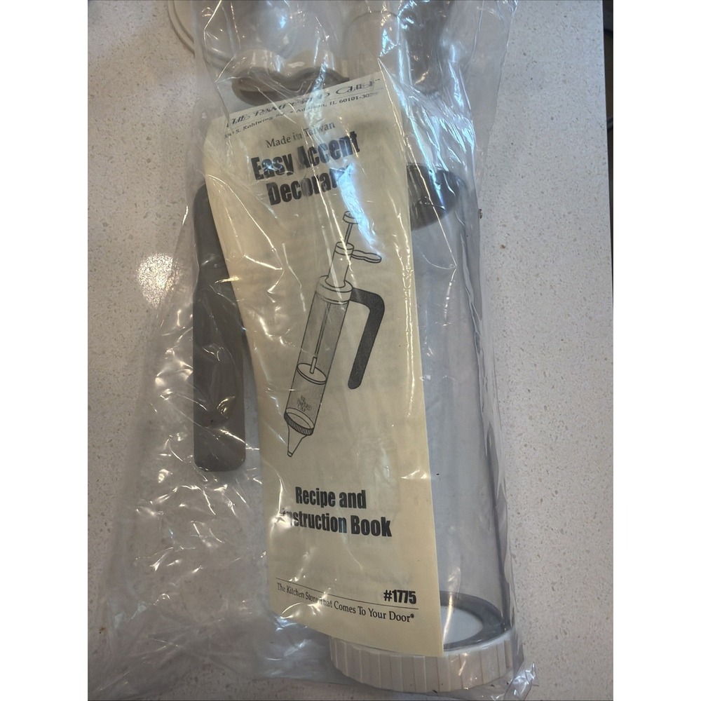 Pampered Chef Easy Accent Decorator 1778 Cake Cookie Icing Design 6 Tips NEW - Picture 3 of 3